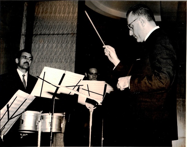 Foto de Concierto dirigido por Argeliers León, jefe del departamento de Música de la Biblioteca Nacional, 26 de marzo de 1960. Fondos BNCJM.